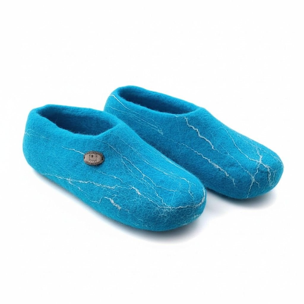 melsvos veltos šlepetės dekoruotos šilkinėmis juostelėmis