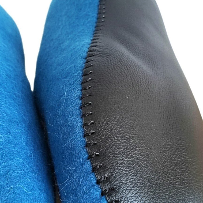 melsvos veltos šlepetės su apsiūtais natūralios odos padais