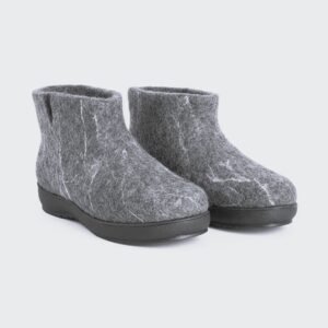 Tamsiai pilki vilnos batai