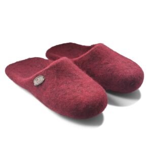 bordo spalvos įspiriamos veltos šlepetės iš šono